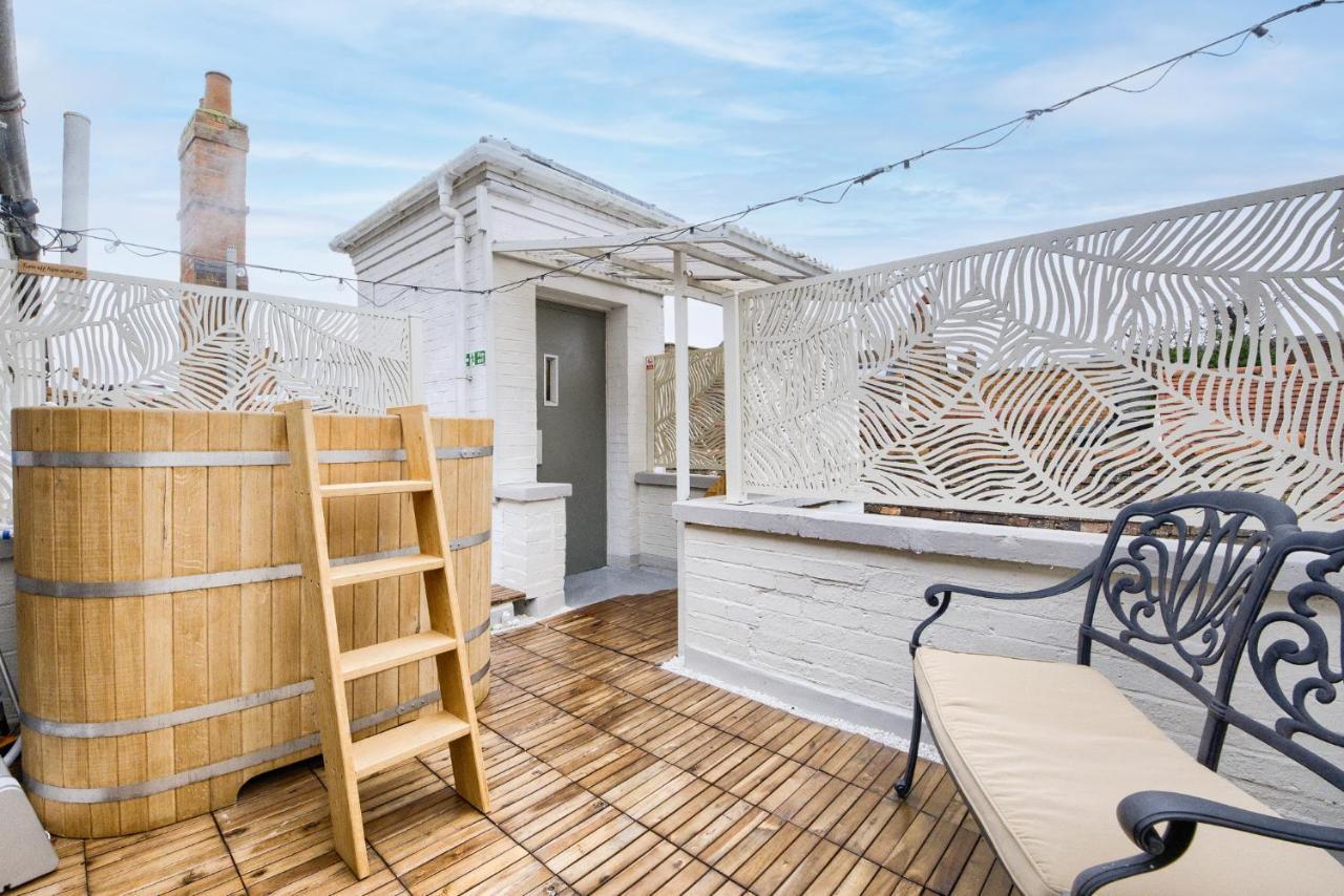 Апартаменты Penthouse On Waterside With River Views, Private Parking & Secluded Hot Tub