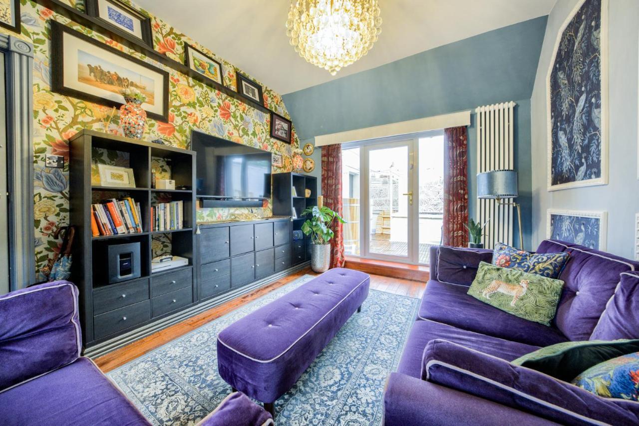 Апартаменты Penthouse On Waterside With River Views, Private Parking & Secluded Hot Tub